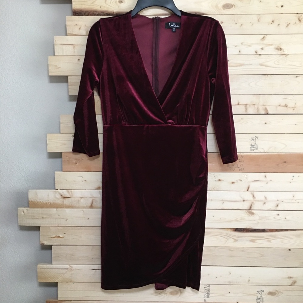 Lulus Velvet Deep Violet Vneck dress size M